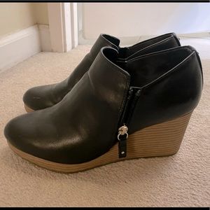 Black comfort wedges! Great work shoe!